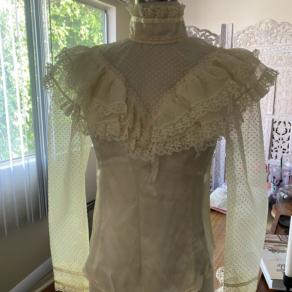 GUNNE SAX PRAIRIE style vintage lace and ruffle longsleeve blouse button up back